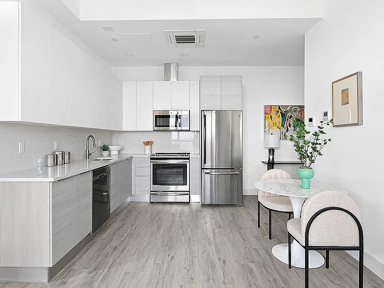 221 Sea Breeze Ave #15E — Photo 4