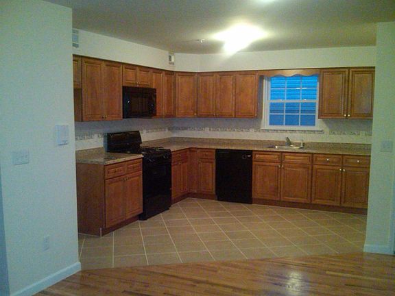 5th image of 88 W Kinney St Floor 3