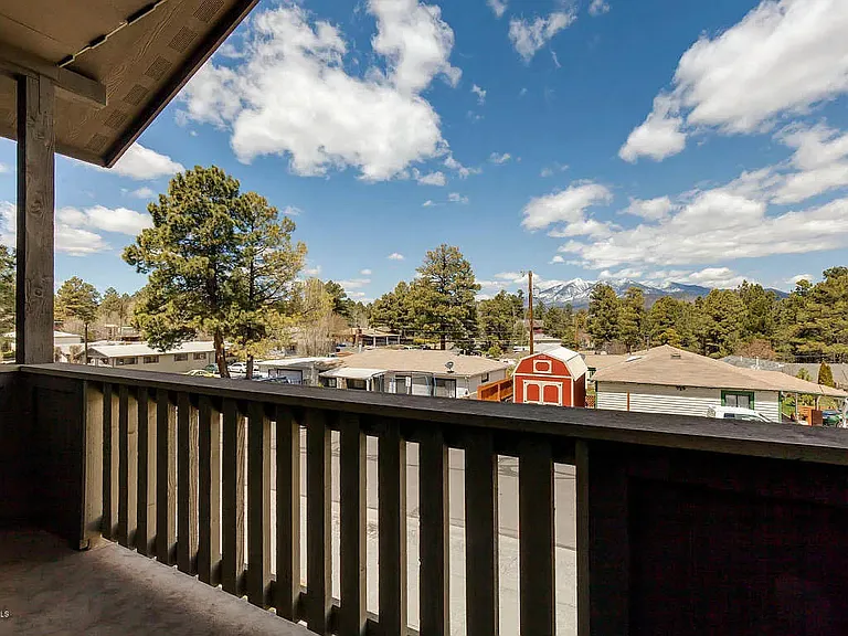 457 E Woodland Dr — Photo 9