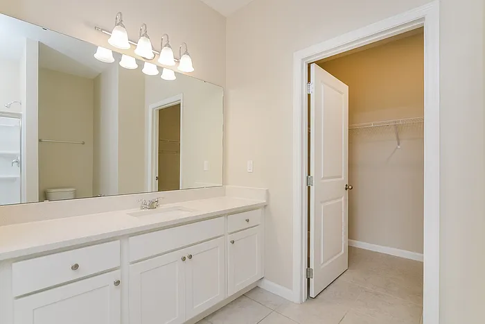 324 Kenilworth Dr — Photo 11