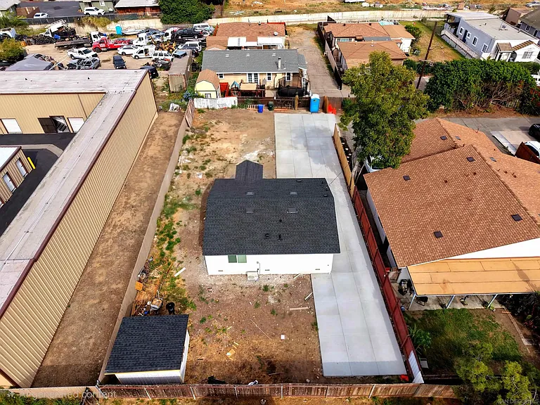 8836 Valencia St — Photo 29
