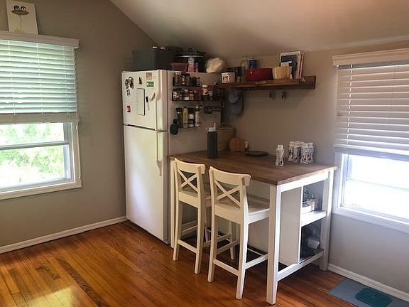 3rd image of 106A Park Ave