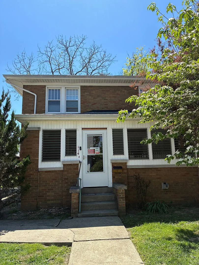 Charming 5 bedroom House - Available August 2027! — Photo 1