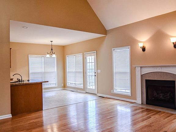 3rd image of 575 Winding Bluff Way