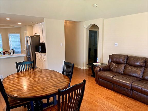 5th image of 413 Belmont Ct