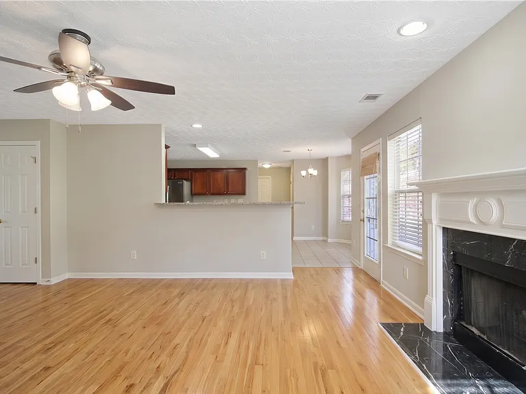 4001 Oak Crossing Dr — Photo 9