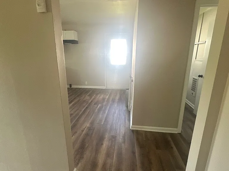 230 W Thomas St — Photo 3