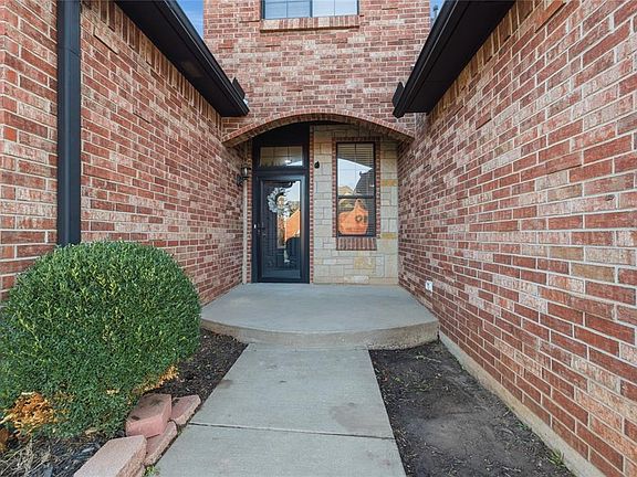 3rd image of 912 Preston Park Dr