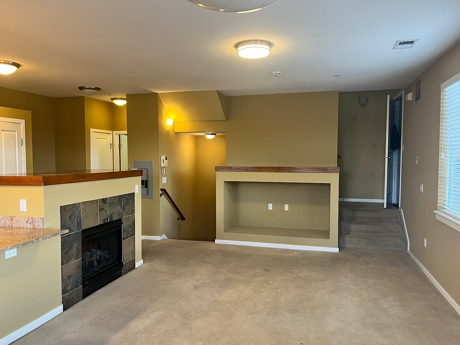 2 bed, 2.5 bath, 1200 sqft, $2,100 — Photo 3