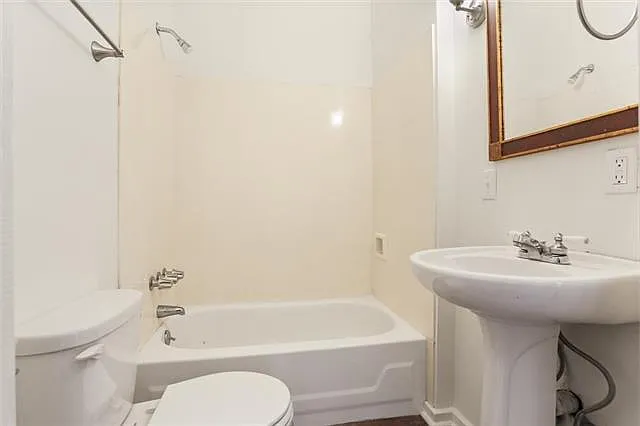 527 Saint Ann St #3 — Photo 9