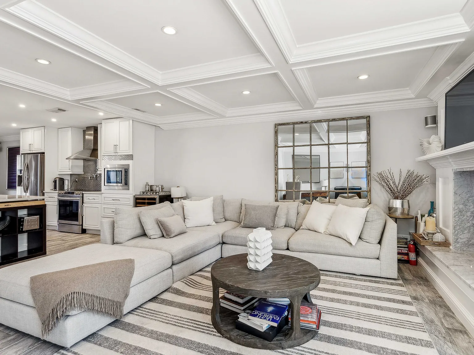 Stunning Townhouse w Tennis & Pool — Photo 4