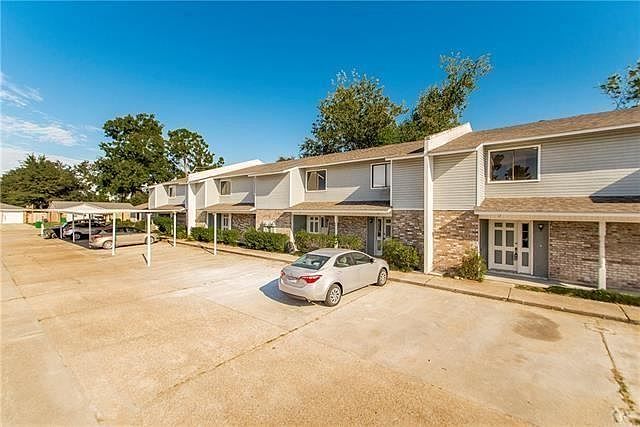 1st image of 382 Fairway Dr APT 17