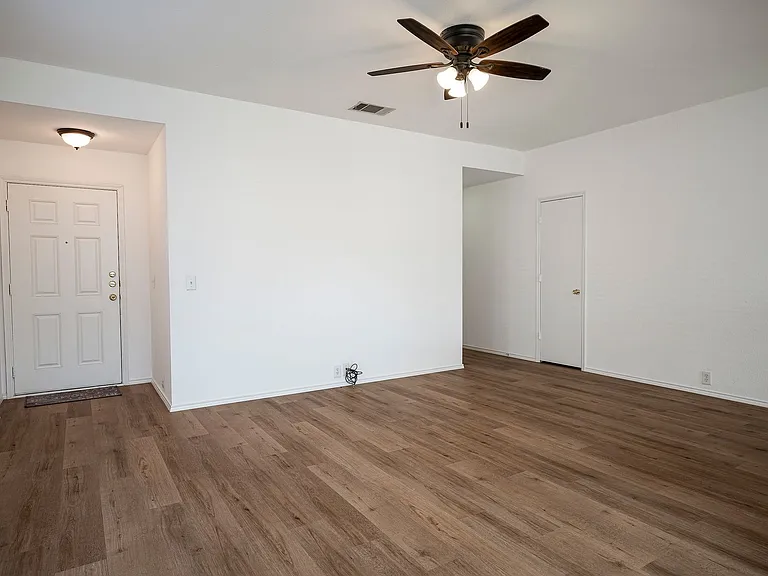 8924 King St — Photo 5