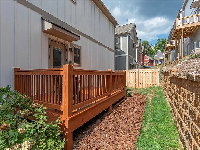 41 Wheeler Rd — Photo 4