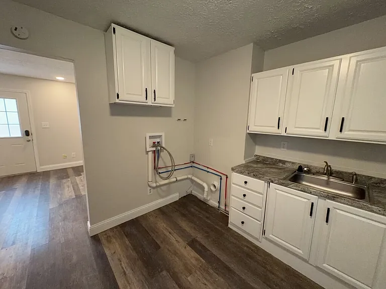 153 Holland Ave #A — Photo 6