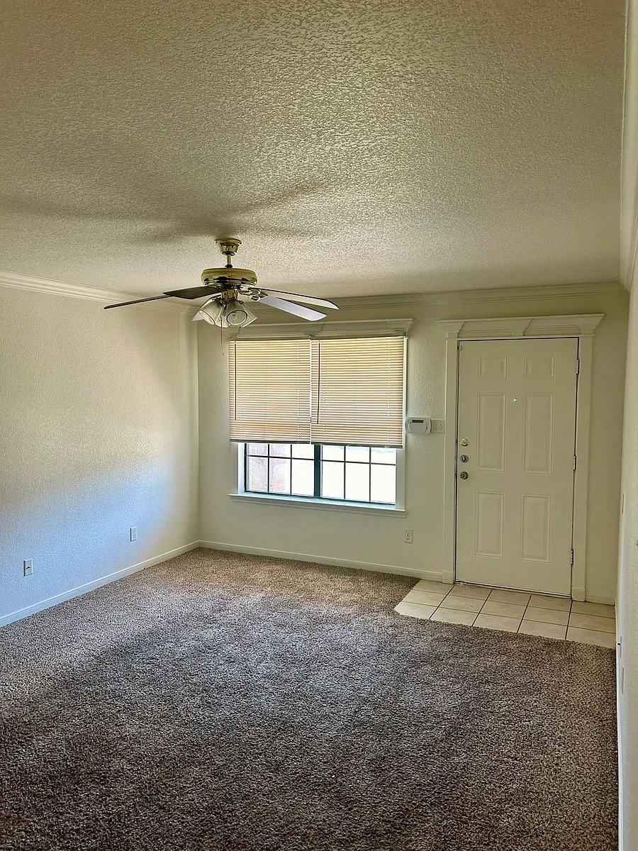 Building Photo - 313 Cedar Ridge Dr #B
