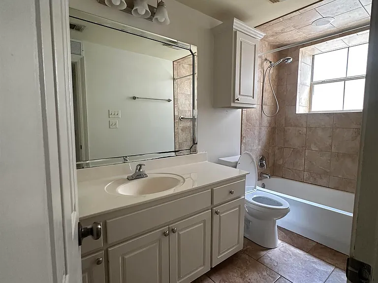 1290 Park Blvd #221 — Photo 9
