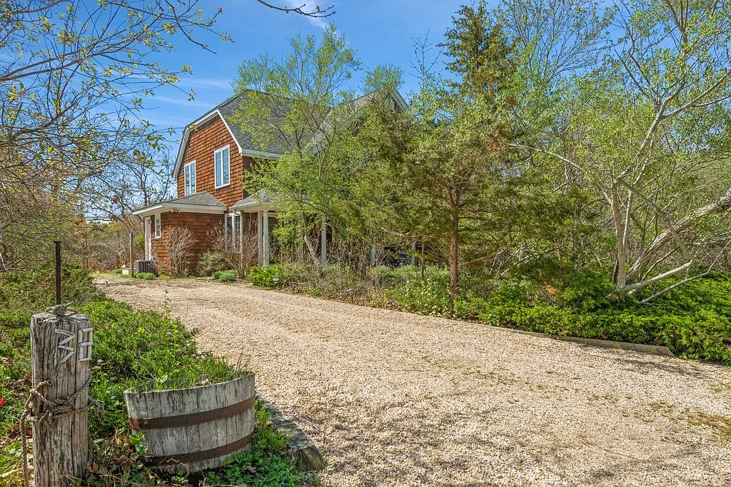 Amagansett Beach House Six Bedrooms. — Photo 3