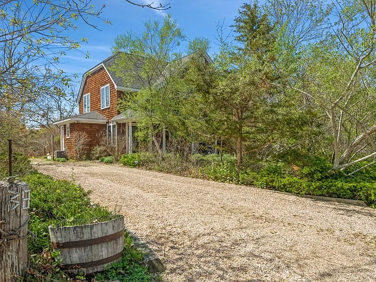 38 Cliff Rd — Photo 3