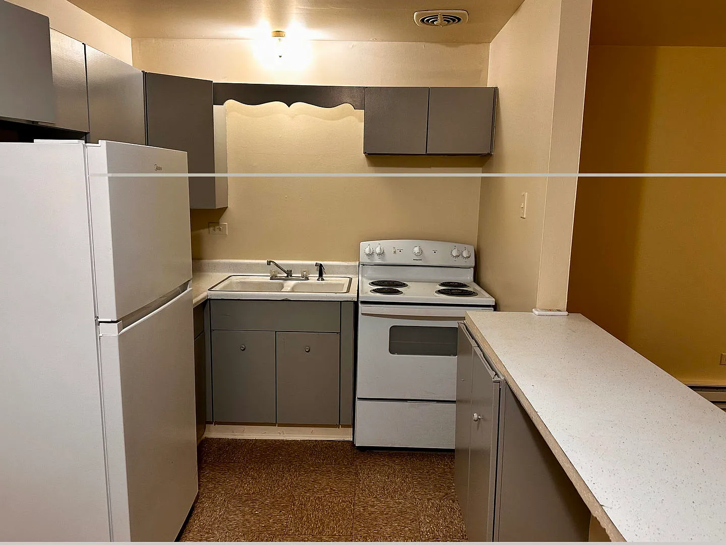 1 bed, 1.0 bath, 700 sqft, $850 — Photo 2