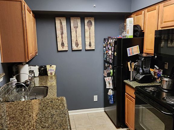 3rd image of 3178 Summit Square Dr APT E6