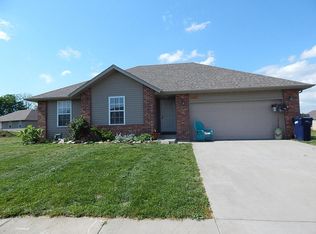 5629 W Longleaf Dr, Springfield, MO 65803