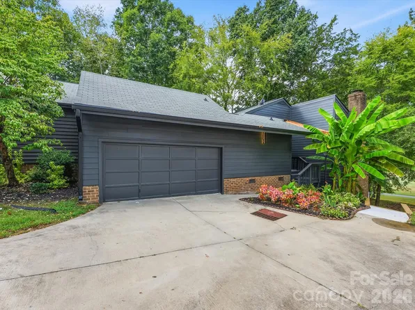 8923 Saint Croix Ln, Charlotte, NC 28277