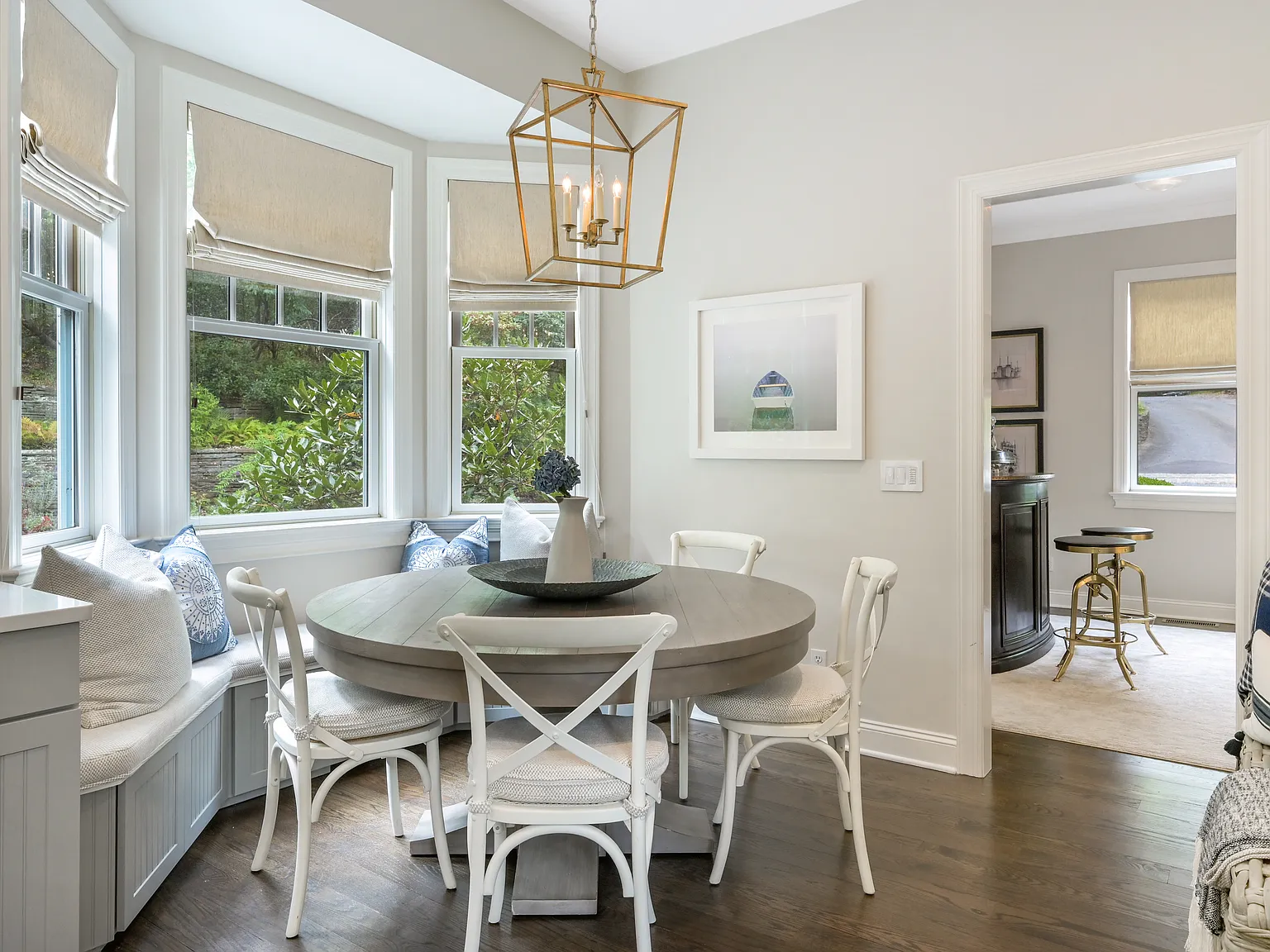 East Hampton Traditional With Great Style And Amenities — Photo 4