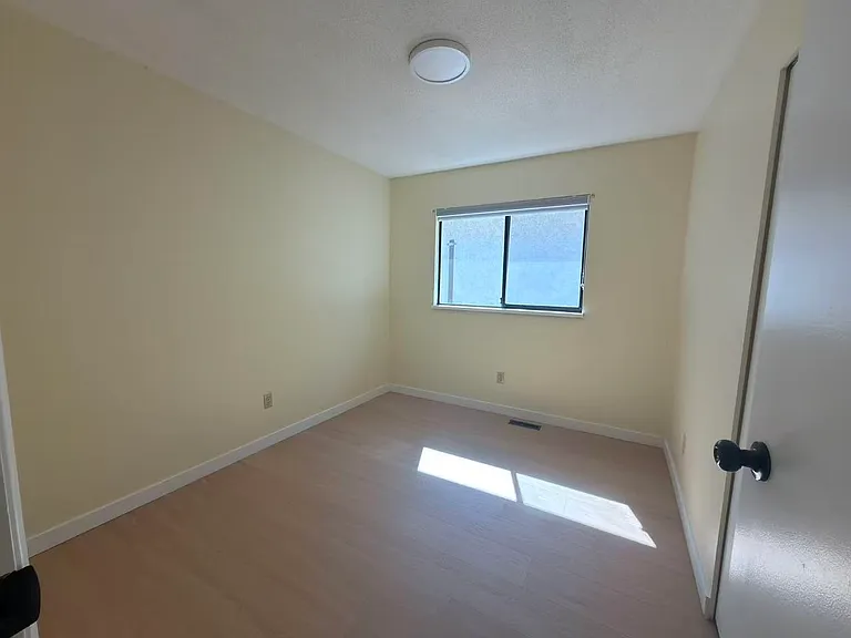 2175 E 54th Ave — Photo 14