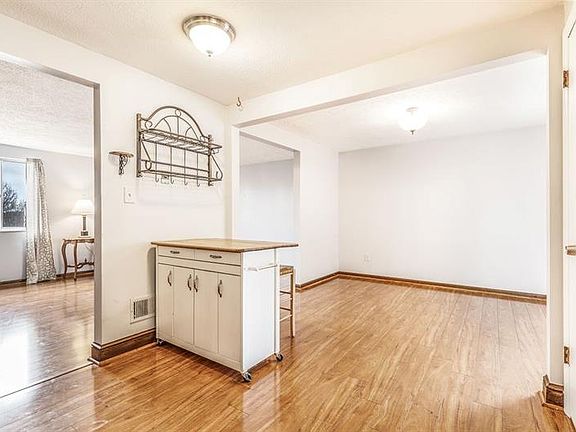 5th image of 2922 Manuel Dr