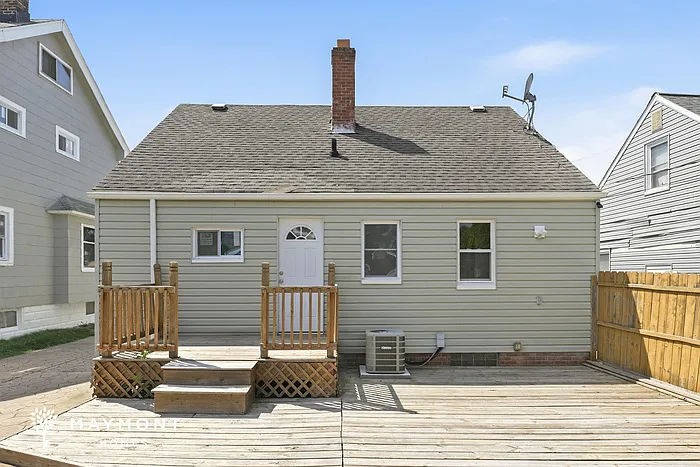 3 bed, 1.5 bath, 1244 sqft, $1,400 — Photo 3