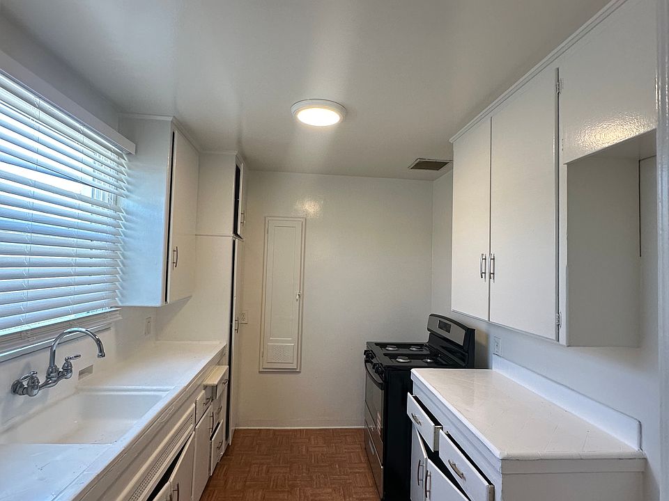 1st image of 4410 Le Park Dr