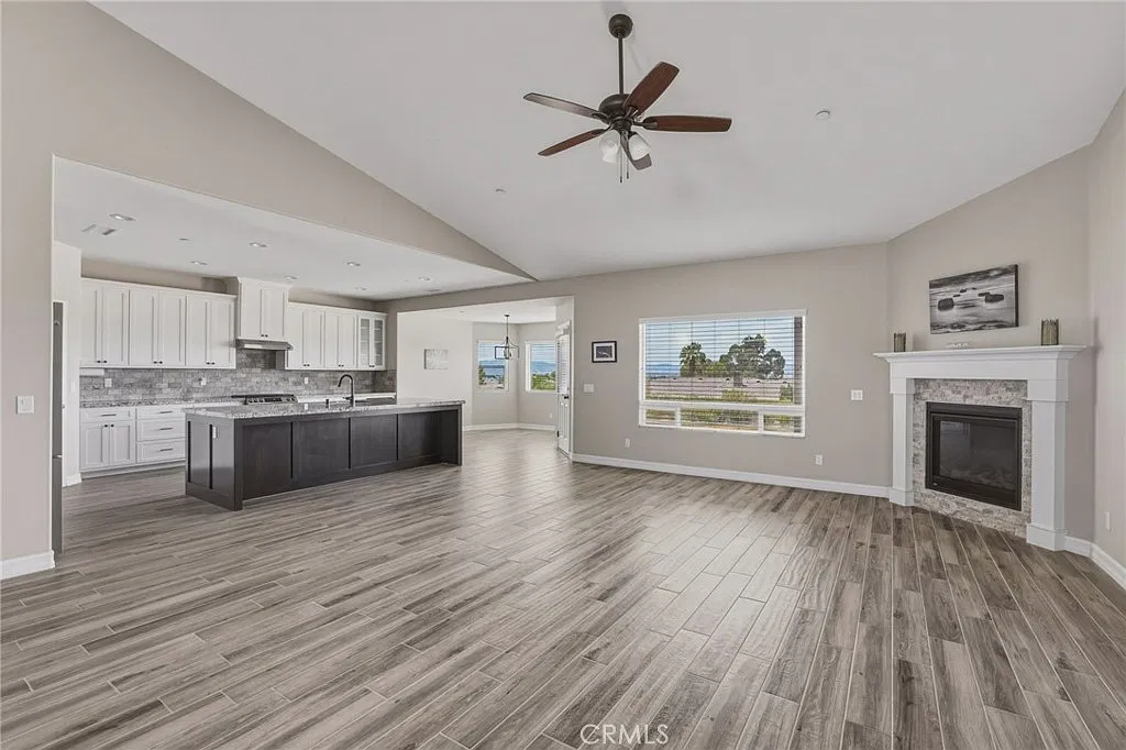 4 bed, 2537 sqft, $3,450 — Photo 4
