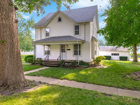 31 Maple St, Saunemin, IL 61769