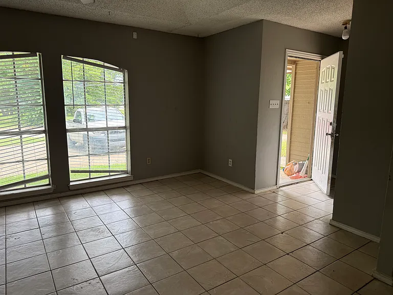 702 Scott Dr — Photo 7