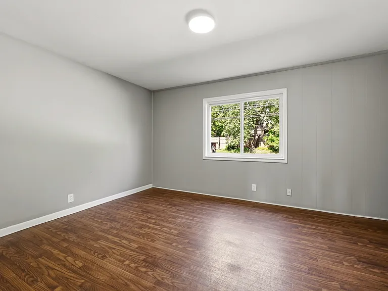 1805 Oxford Cir — Photo 8
