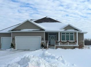 677 Trumpeter Trl, De Pere, WI 54115
