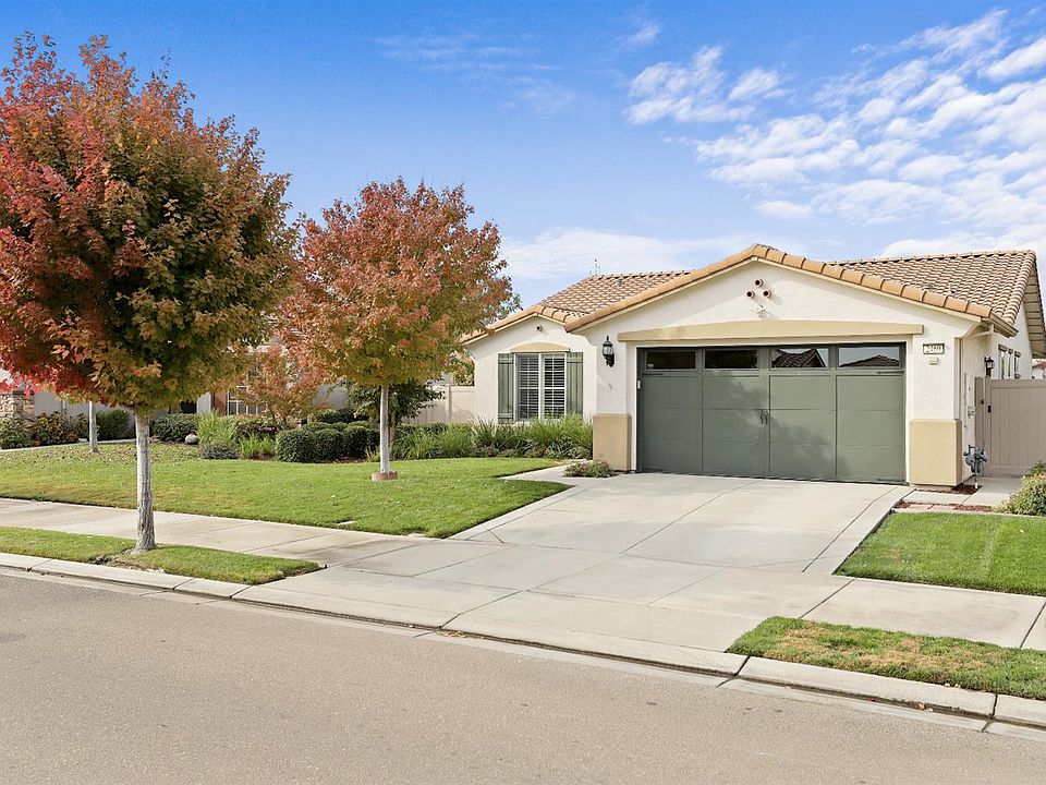 1st image of 2469 Shadow Berry Dr
