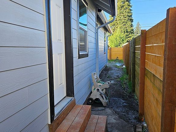 4th image of 325-327 17th Ave