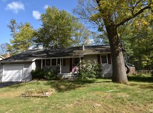 22 Lamplighter Ln, Saratoga Springs, NY 12866