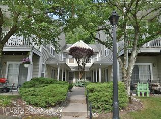 1074 Cambridge Ct, Mahwah, NJ 07430