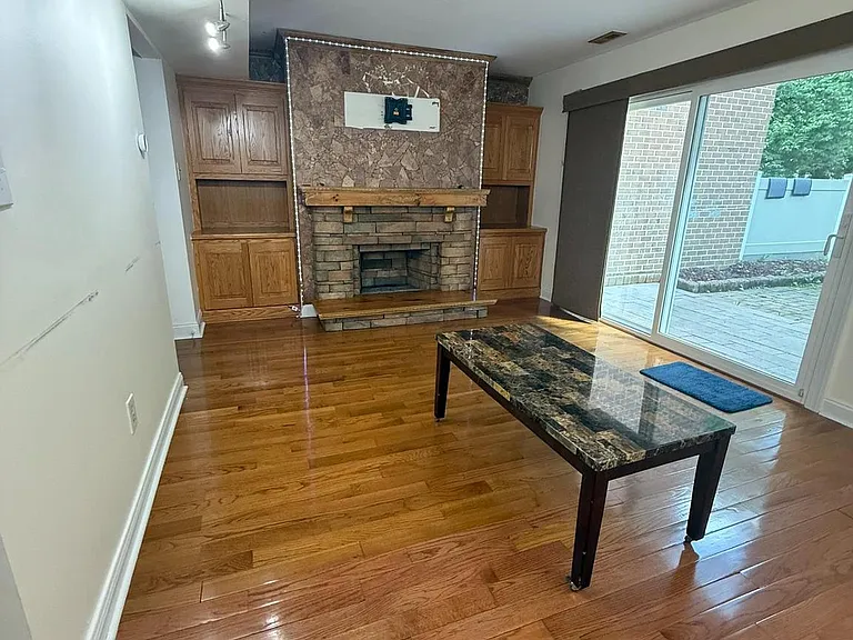 1080 Pendleton Ct — Photo 15