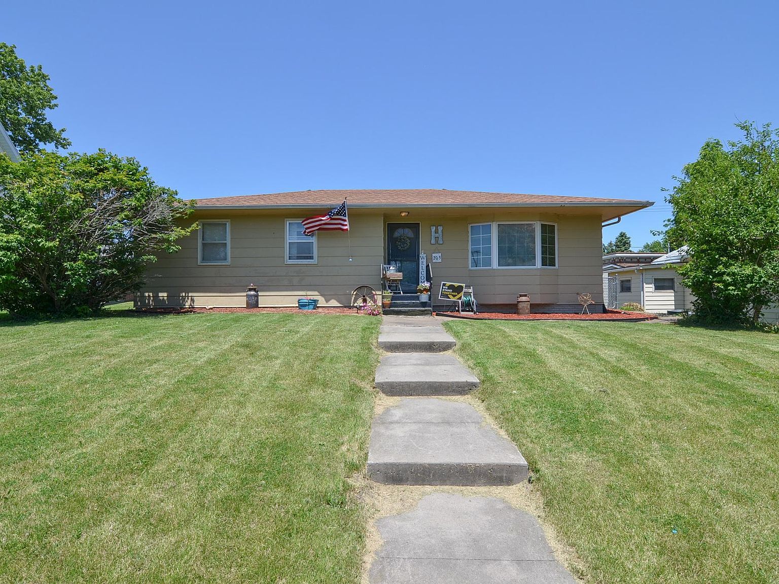 203 E Dallas St, Montezuma, IA 50171 Zillow