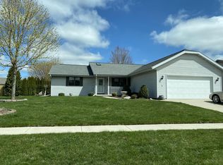 4552 E Whitetail Ct, Manitowoc, WI 54220