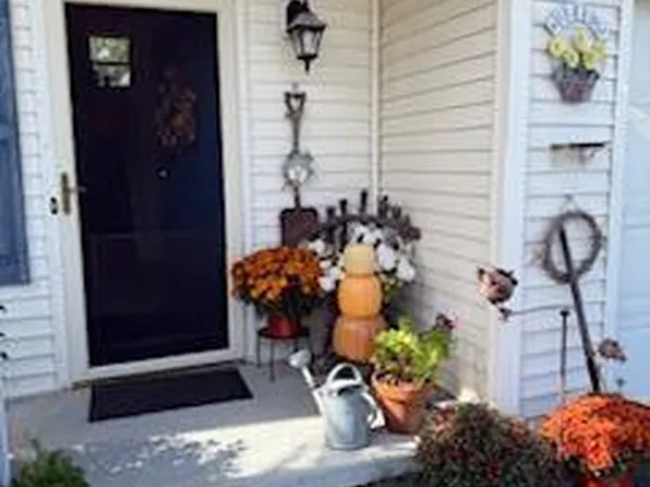 38 Diane Ct, Cohoes, NY 12047