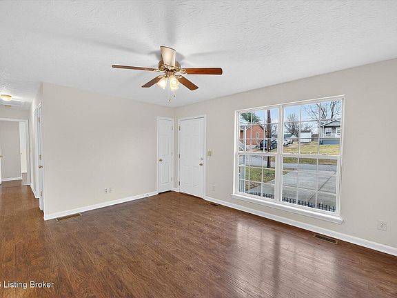 4th image of 171 W Owen St