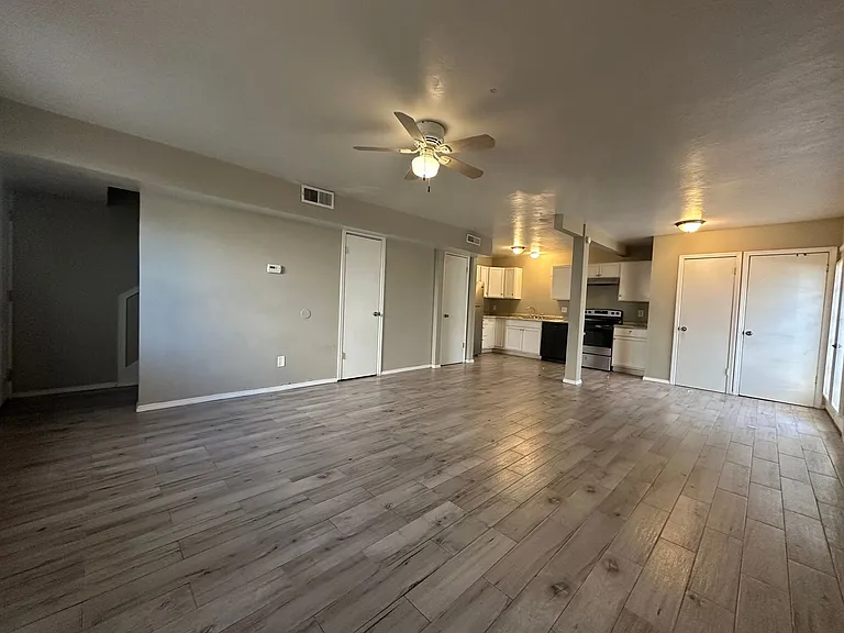 6066 Nw Expy — Photo 5