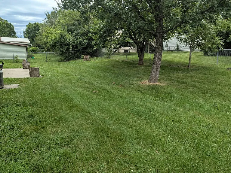 3316 Sherwood Dr — Photo 4