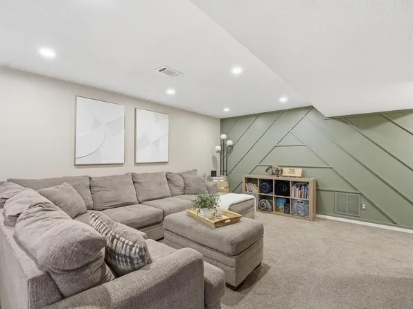 18229 W 157th Ter, Olathe, KS 66062