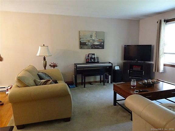 4th image of 31 Stoneywood Dr
